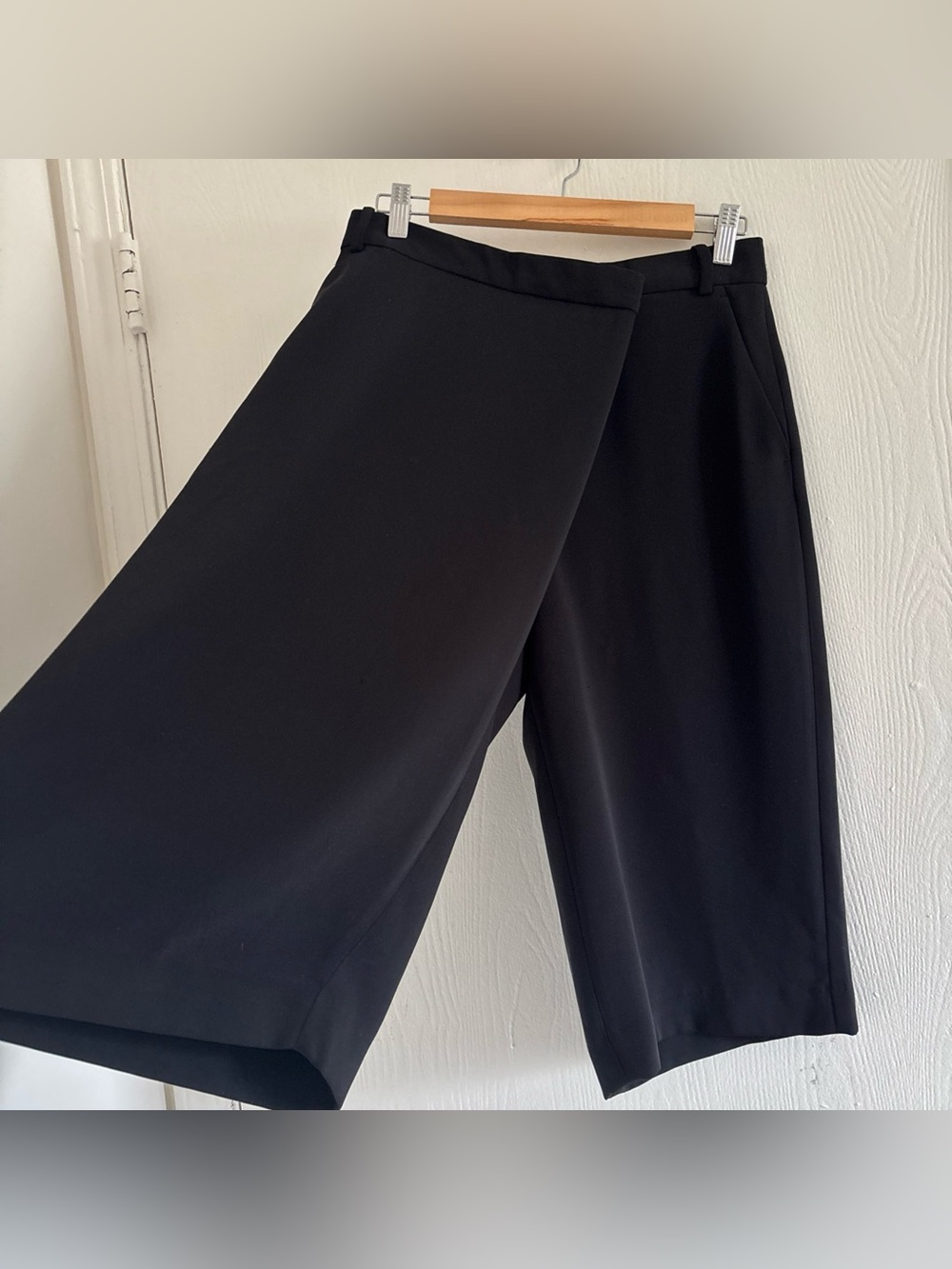 Zara Women’s Small Black Wide Leg Bermuda Shorts Pockets 15.5” Inseam